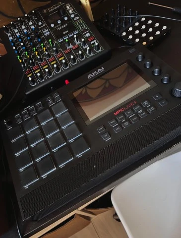 MPC LIVE2