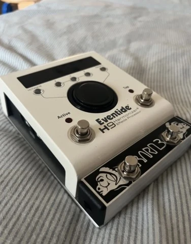 H9 harmoniser + Barn3 footswitch