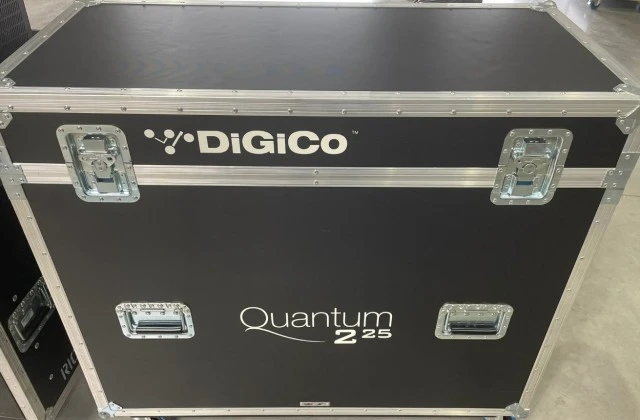  DiGiCo Quantum 225 with MQ-Rack