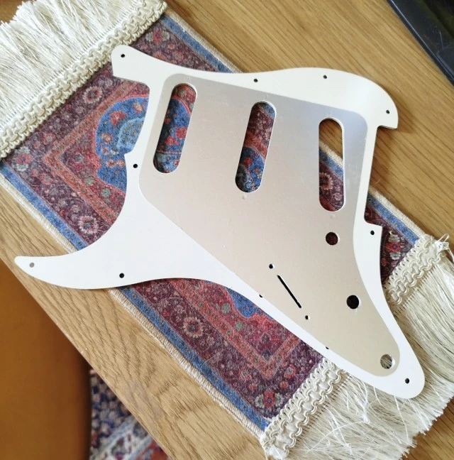Pickguard Stratocaster SSS (Λευκό / 3-Ply) με Shielding