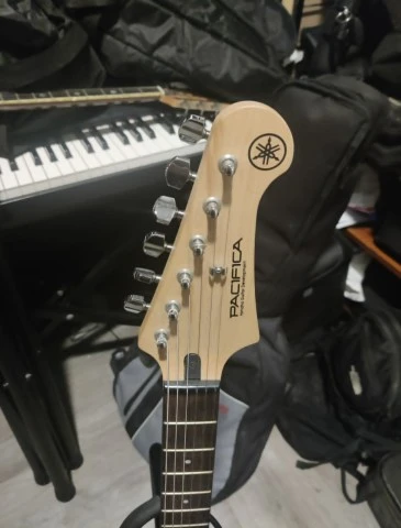 Yamaha Pacifica 112J BL