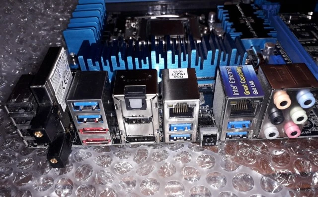 Mητρική Asus PB-Z77-V Deluxe socket 1155 - Δυσεύρετη