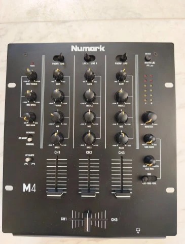 Numark M4 
