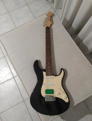 YAMAHA EG012