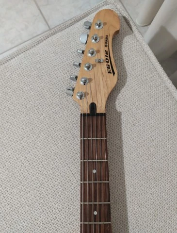 YAMAHA EG012