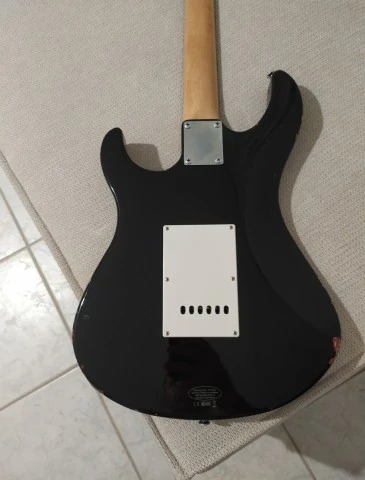 YAMAHA EG012