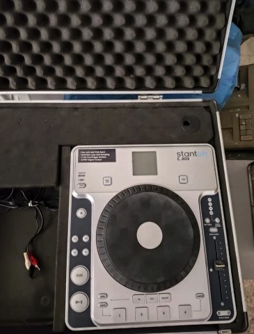 Stanton cd με flightcase +  2 cd c 303