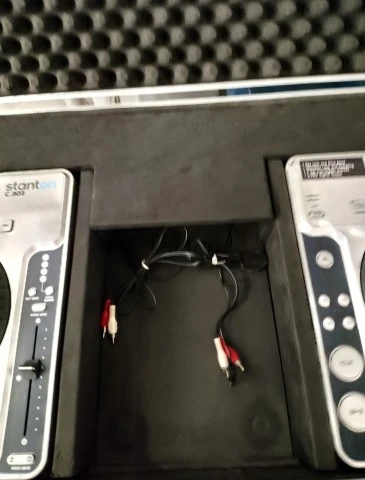 Stanton cd με flightcase +  2 cd c 303
