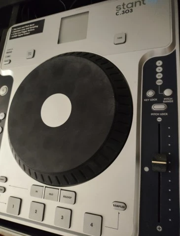 Stanton cd με flightcase +  2 cd c 303