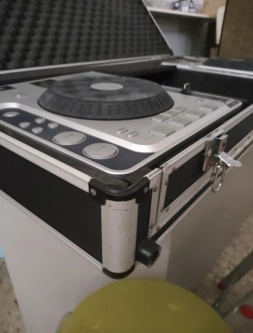 Stanton cd με flightcase +  2 cd c 303