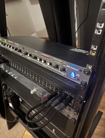 Alesis 3632 compressor