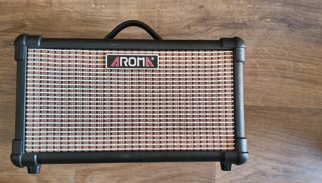 Aroma TM-15 Ενισχυτής με μπαταρία