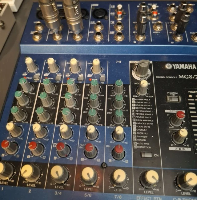 Yamaha MG8/2FX