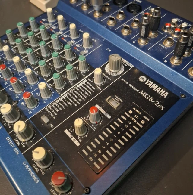 Yamaha MG8/2FX