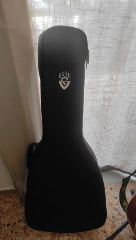 Ηλεκτροακουστική κιθάρα Guild OM-240E