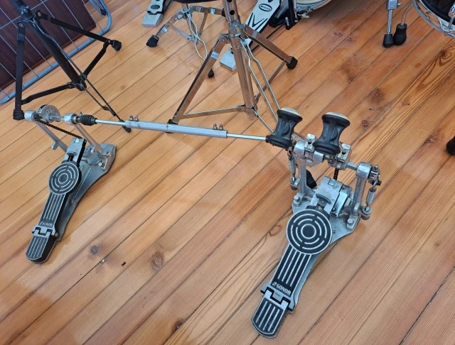 Πουλάω drum set millennium με διπεταλο sonor