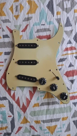 fender stratocaster pickguard loaded