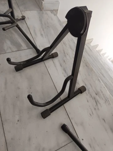 3 Millenium Guitar Stands