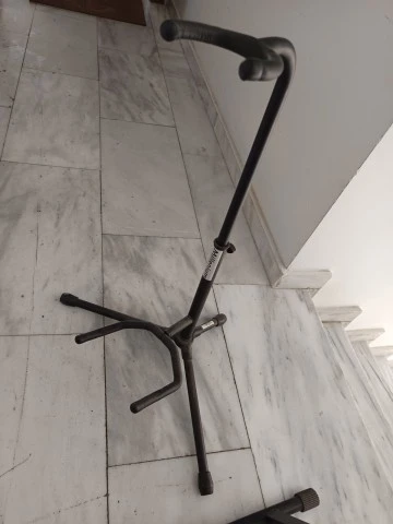 3 Millenium Guitar Stands