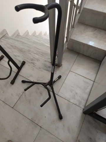 3 Millenium Guitar Stands