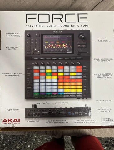 Akai Force (+ θήκη Udg ,Decksaver, βάση στήριξης)