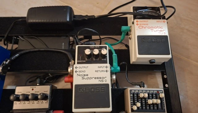 Πεταλιέρα BOSS full setup για Metal / Metalcore – 6 πετάλια,τροφοδοτικό,καλώδια