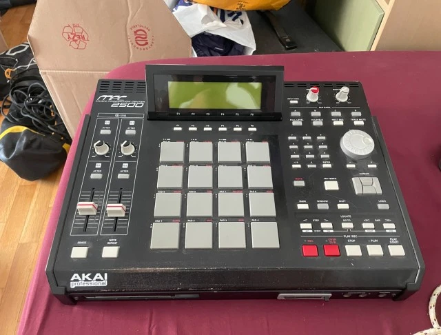 Akai MPC2500