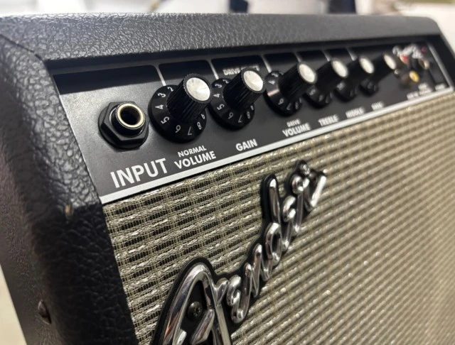 Fender Frontman 15G ενισχυτής κιθάρας 