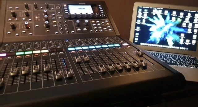 Midas m32r &amp; flyht case
