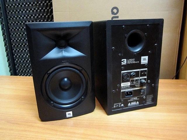 JBL LSR 305 studio monitors
