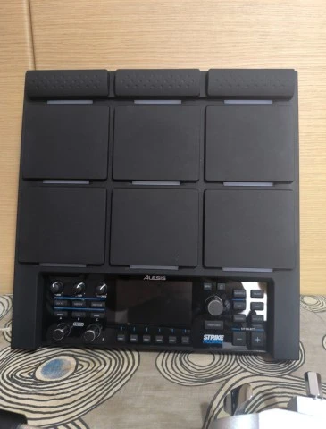 Alesis Strike MultiPad + Alesis Multipad Clamp
