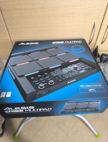 Alesis Strike MultiPad + Alesis Multipad Clamp
