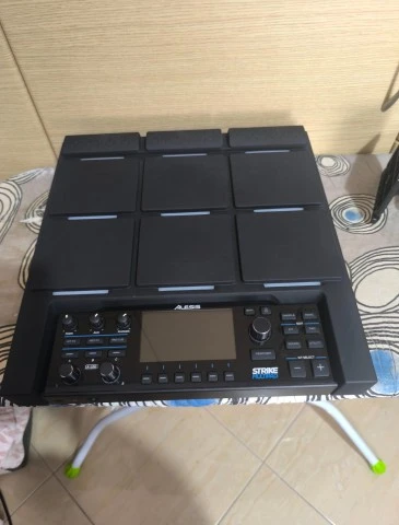 Alesis Strike MultiPad + Alesis Multipad Clamp