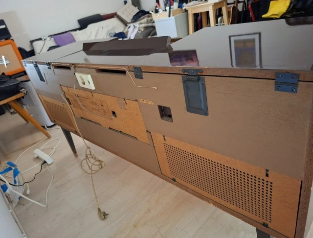 Grundig Rossini 5a stero turntable and radio. ΤΙΜΗ ΣΥΖΗ