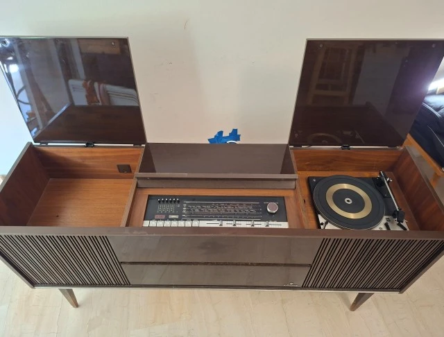Grundig Rossini 5a stero turntable and radio. ΤΙΜΗ ΣΥΖΗ