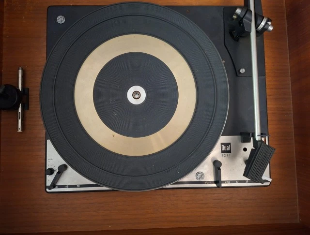 Grundig Rossini 5a stero turntable and radio. ΤΙΜΗ ΣΥΖΗ