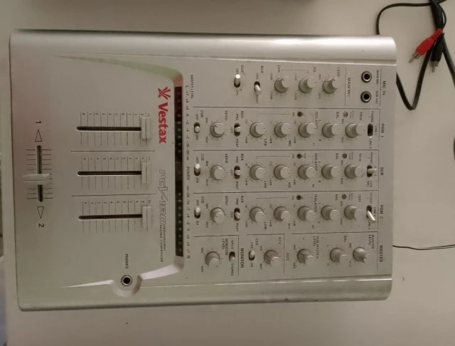 Vestax pcv 180  3 channel mixer 