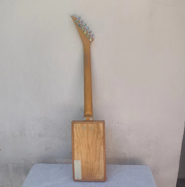Shred jazz box guitar