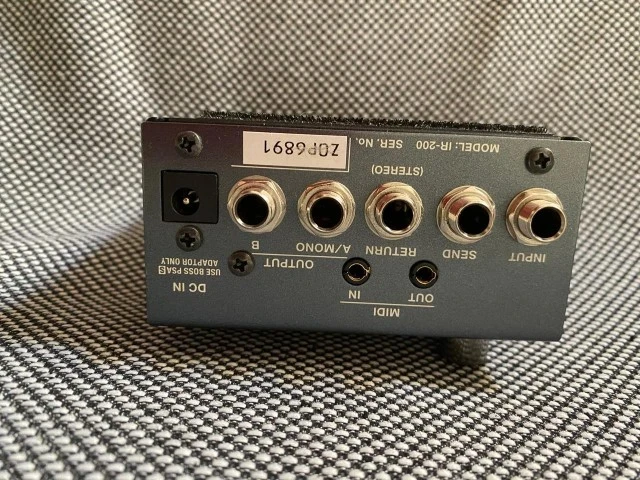 Boss IR 200 Amp & Cab