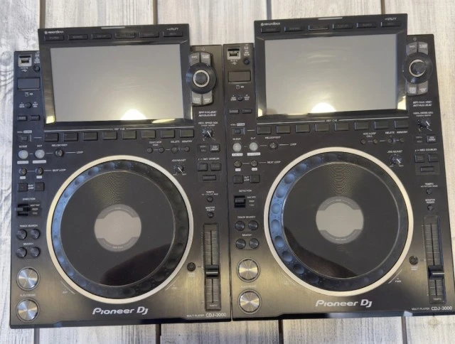 Pioneer DJ CDJ-3000 (Ζεύγος) με Flightcases