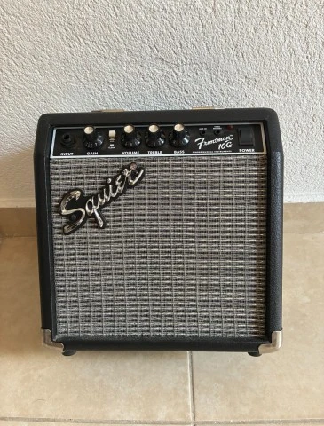 Fender Squier Stratocaster starter bundle
