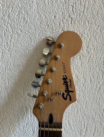 Fender Squier Stratocaster starter bundle