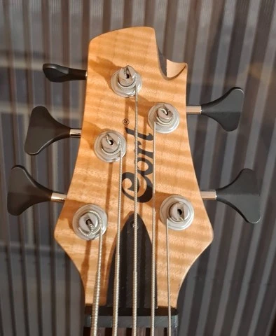 Cort artisan A5 FMMH