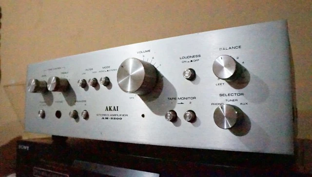  Ενισχυτής ΑΚΑΙ ΑΜ-2200 (1976)