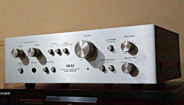  Ενισχυτής ΑΚΑΙ ΑΜ-2200 (1976)