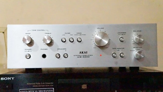  Ενισχυτής ΑΚΑΙ ΑΜ-2200 (1976)