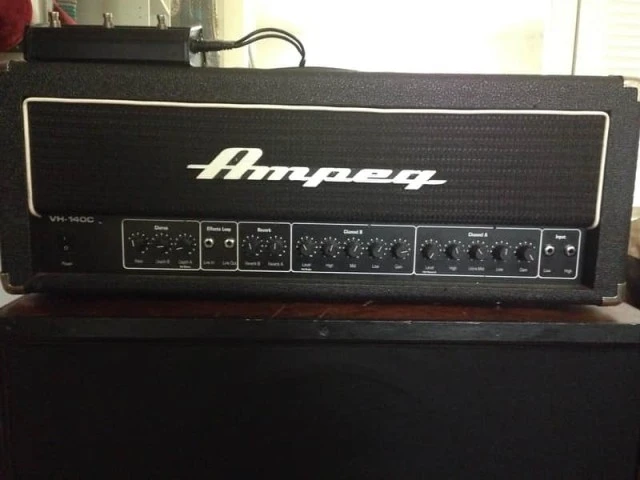 Ζητάω τον Crate GX-130C amp head ή τον Ampeg 140C