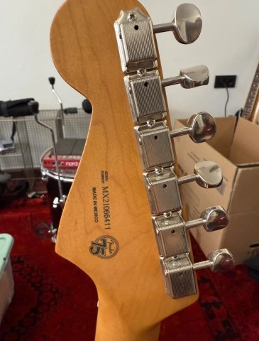 Fender Noventa Stratocaster Crimson Red Transparent