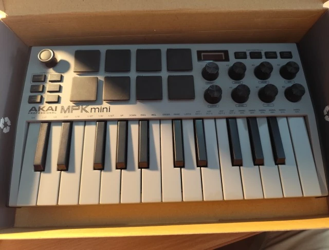 Akai Proffesional Midi Keyboard MPK Mini MK3 με 25 Γκρι