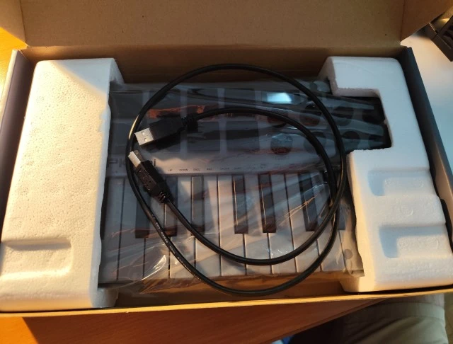 Akai Proffesional Midi Keyboard MPK Mini MK3 με 25 Γκρι